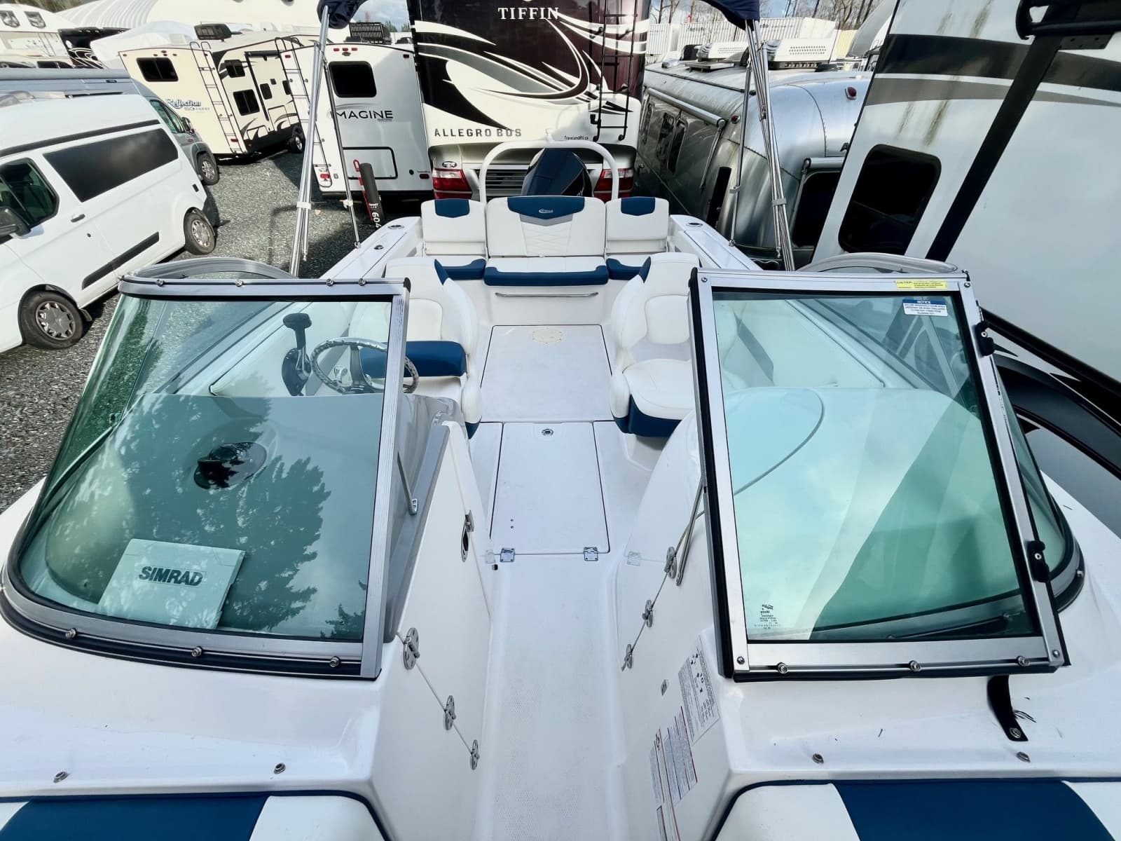 2023 Robalo R207 - Photo 6