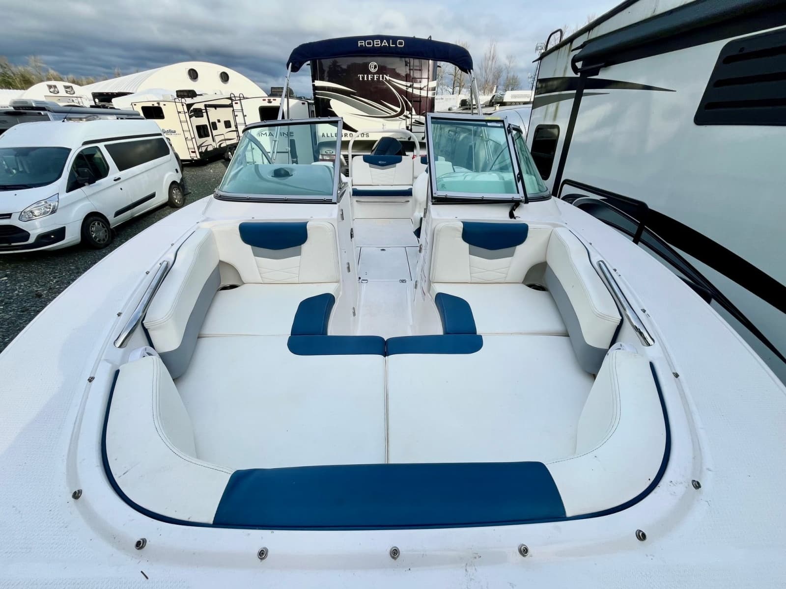 2023 Robalo R207 - Photo 5