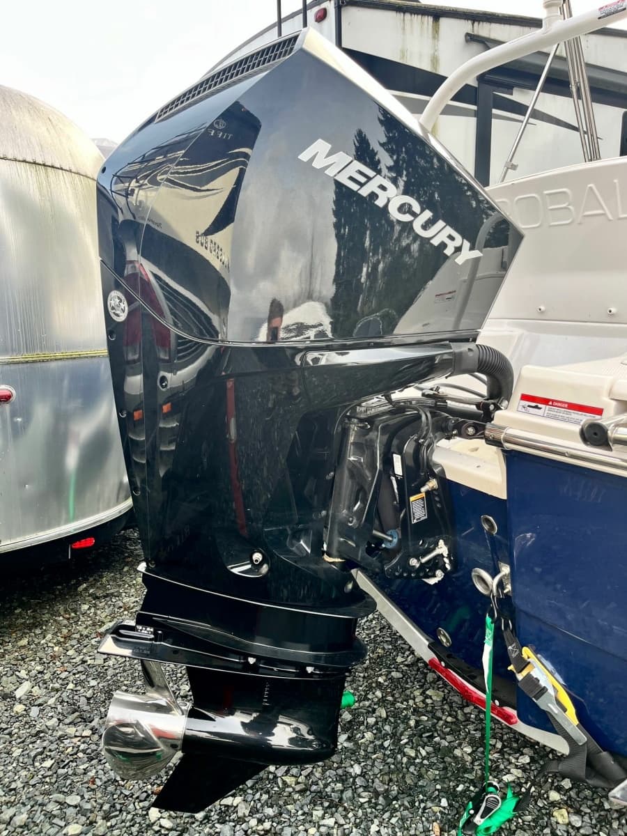 2023 Robalo R207 - Photo 24