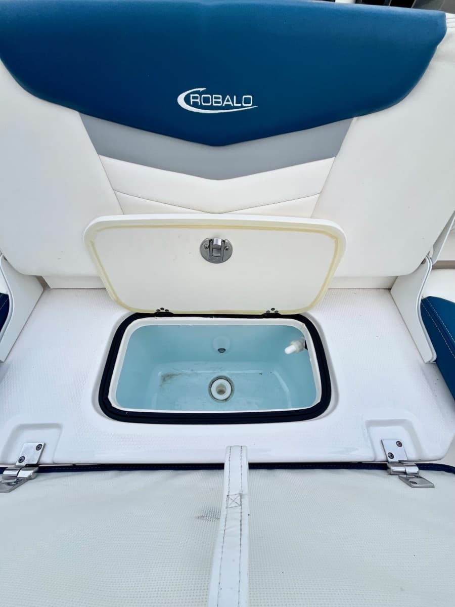2023 Robalo R207 - Photo 10