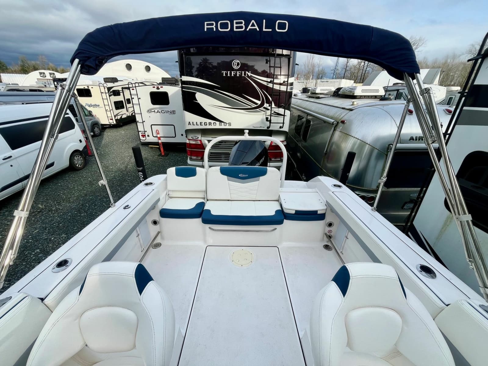 2023 Robalo R207 - Photo 11