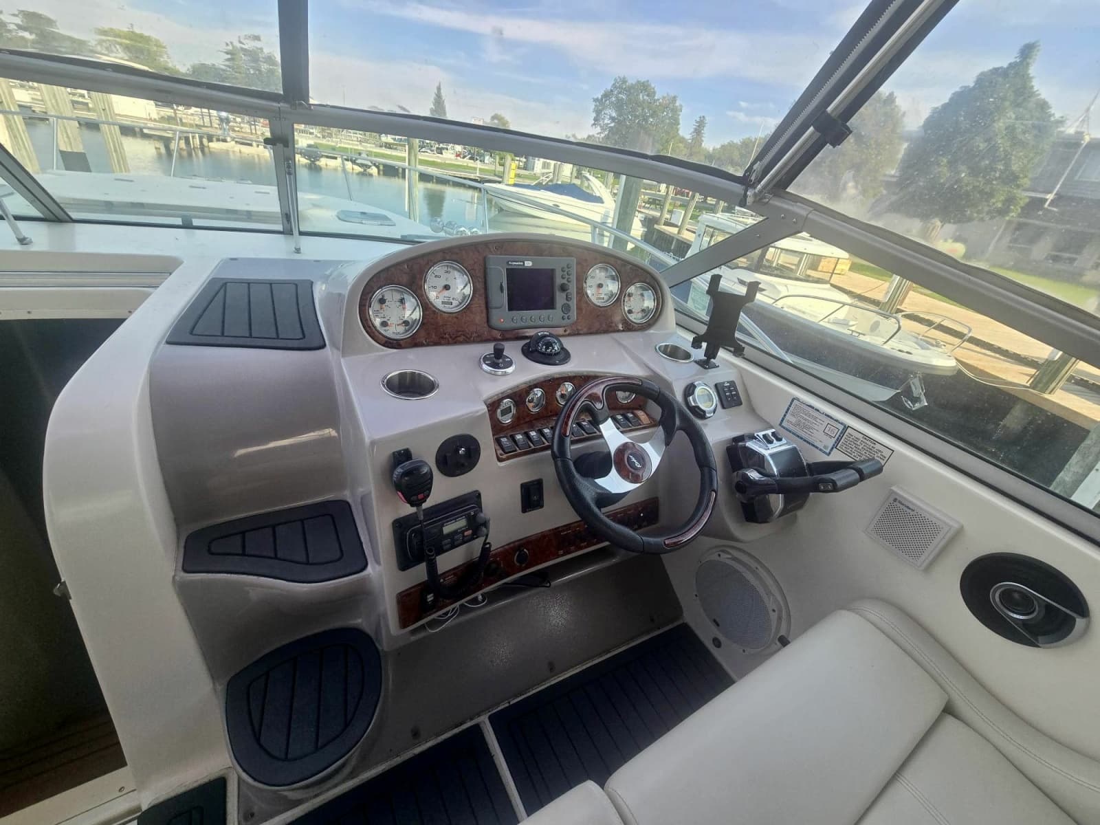 2005 Rinker Fiesta Vee 360 - Photo 11