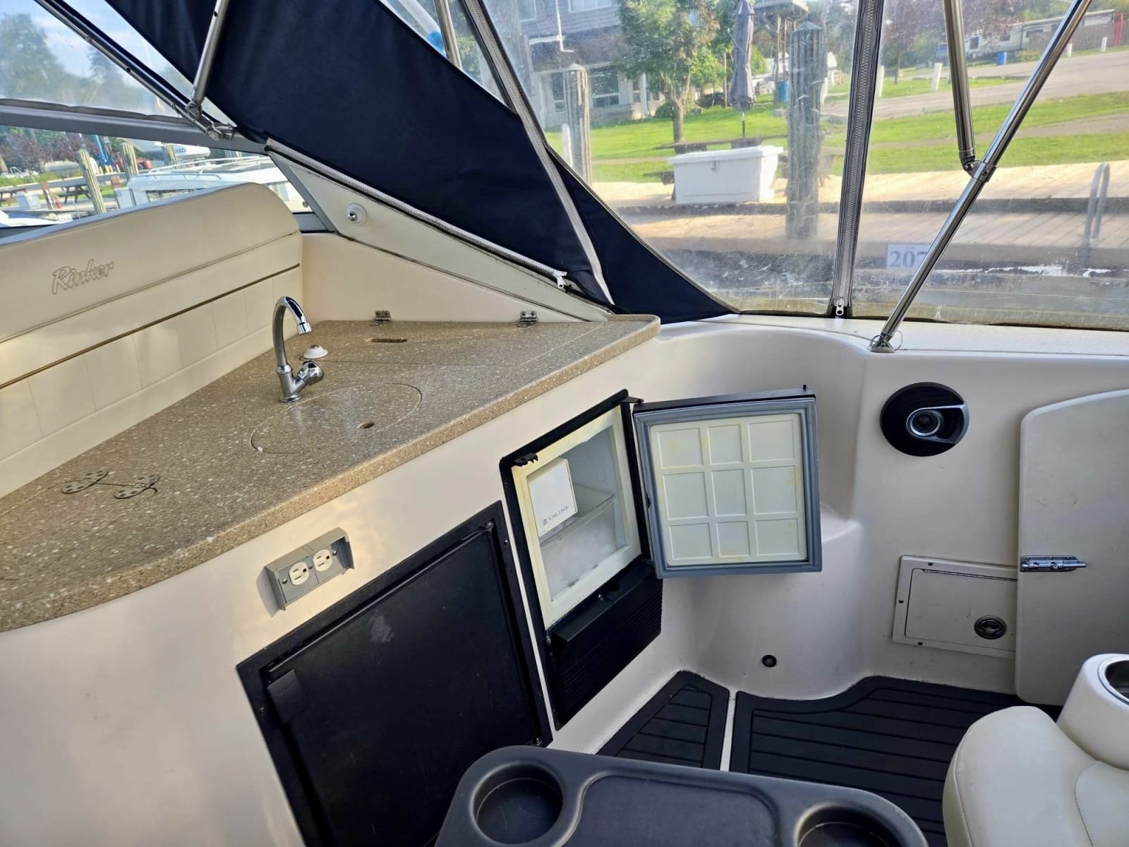 2005 Rinker Fiesta Vee 360 - Photo 9