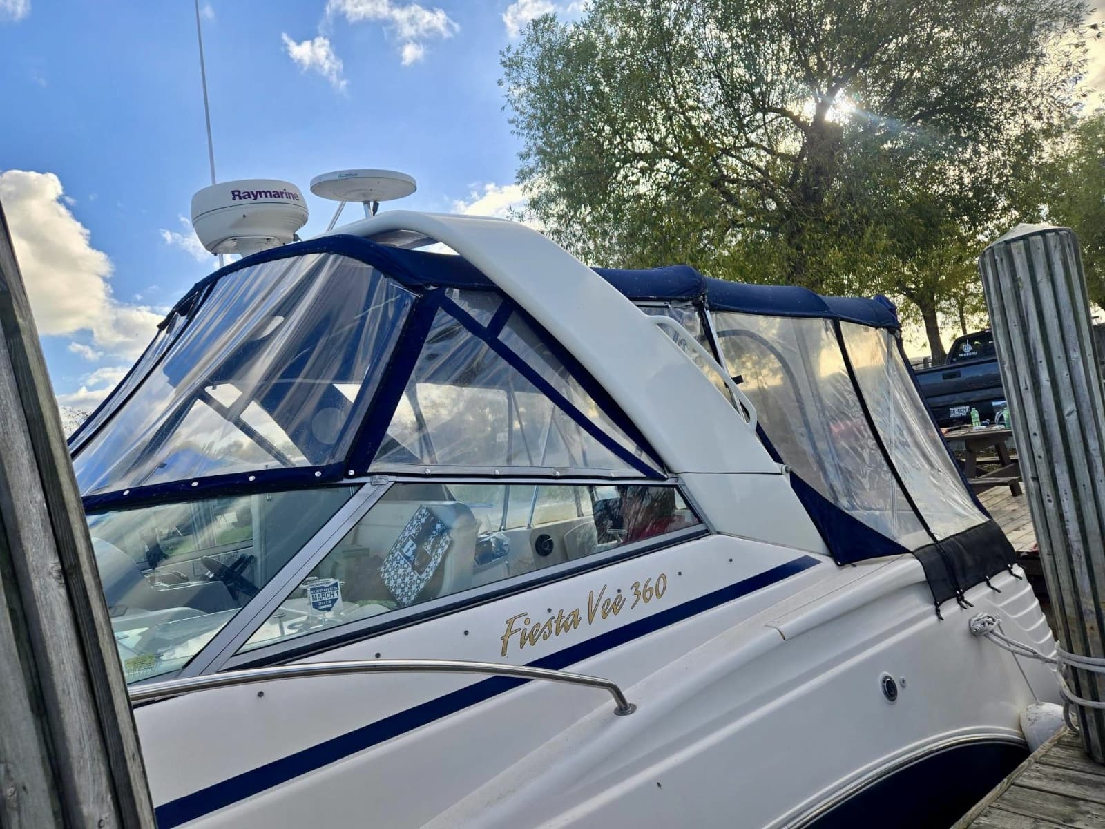 2005 Rinker Fiesta Vee 360 - Photo 2