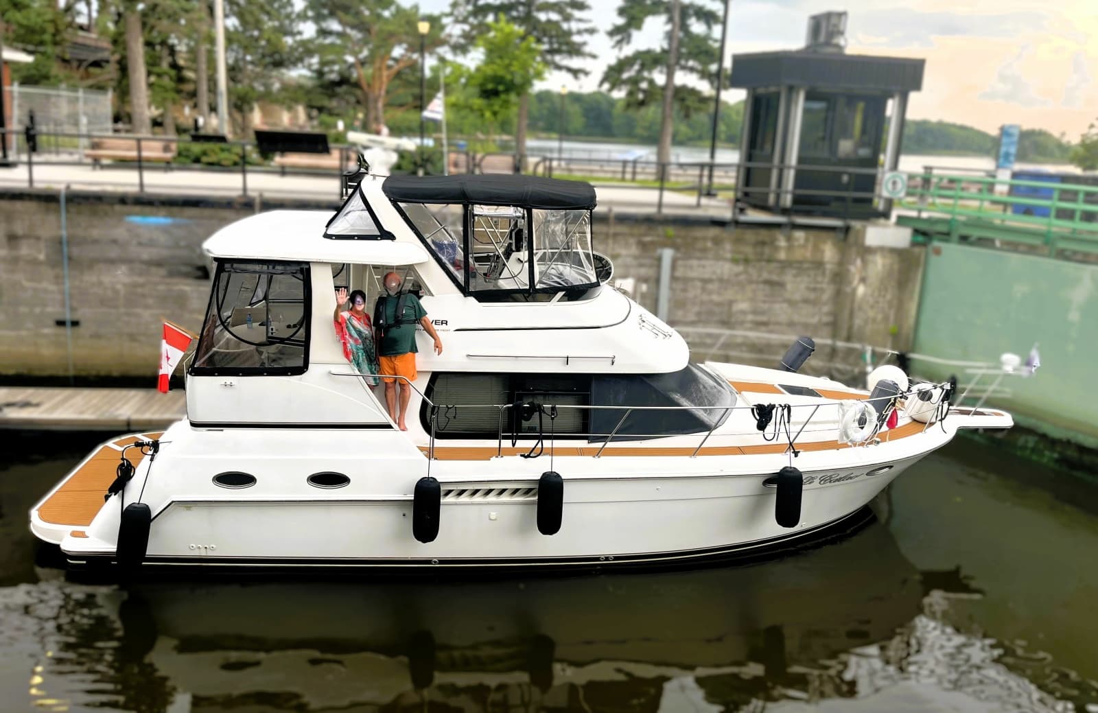 2001 Carver 356 MY - Photo 1