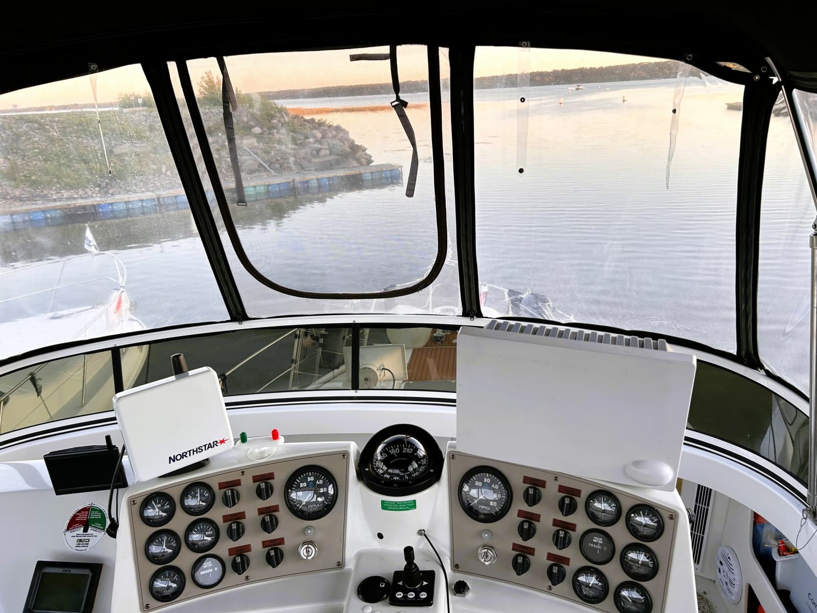 2001 Carver 356 MY - Photo 12