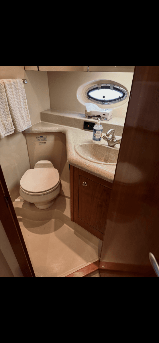 2004 Cruisers Yachts 40 Express - Photo 36
