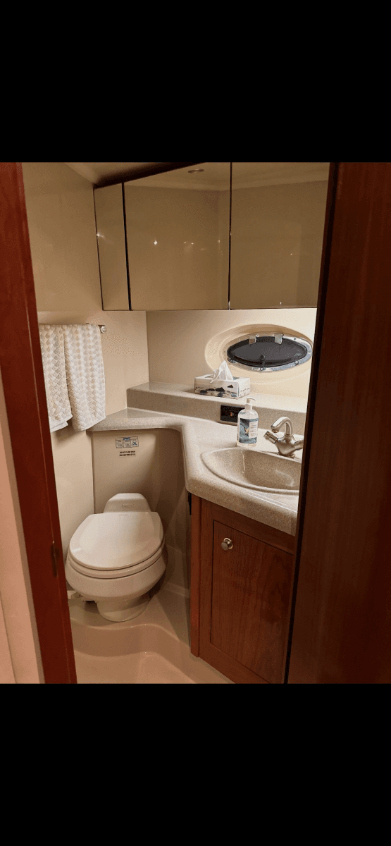 2004 Cruisers Yachts 40 Express - Photo 37