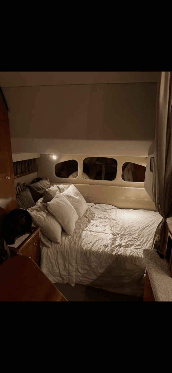 2004 Cruisers Yachts 40 Express - Photo 35