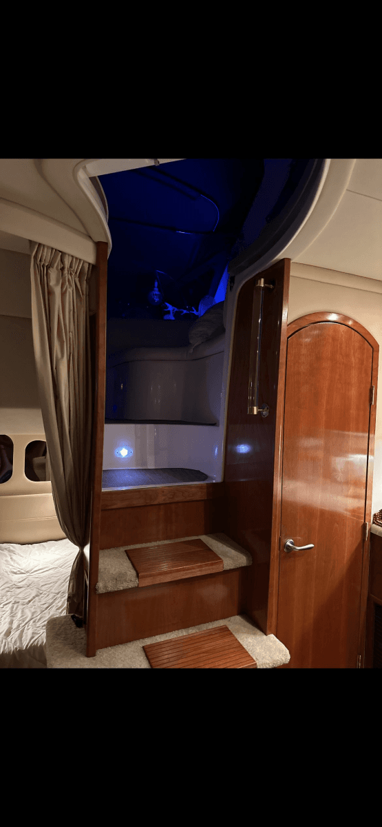 2004 Cruisers Yachts 40 Express - Photo 34
