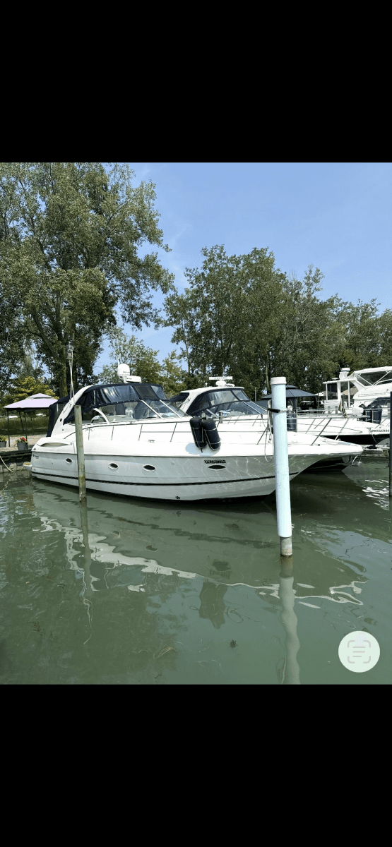 2004 Cruisers Yachts 40 Express - Photo 2