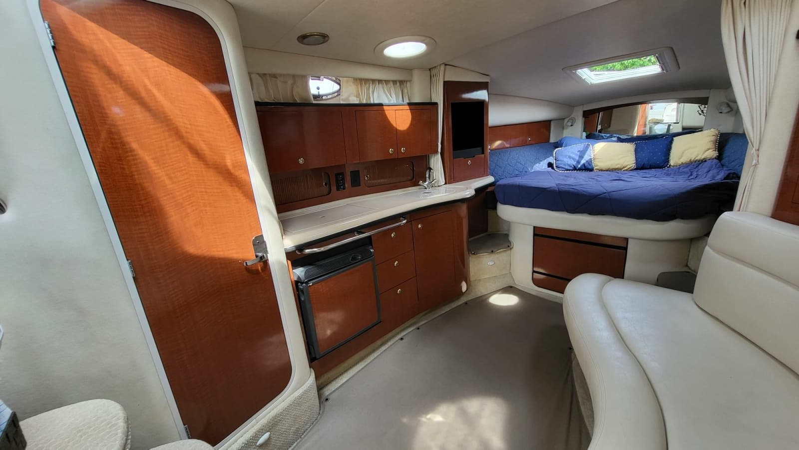 2003 Sea Ray 320 Sundancer - Photo 15