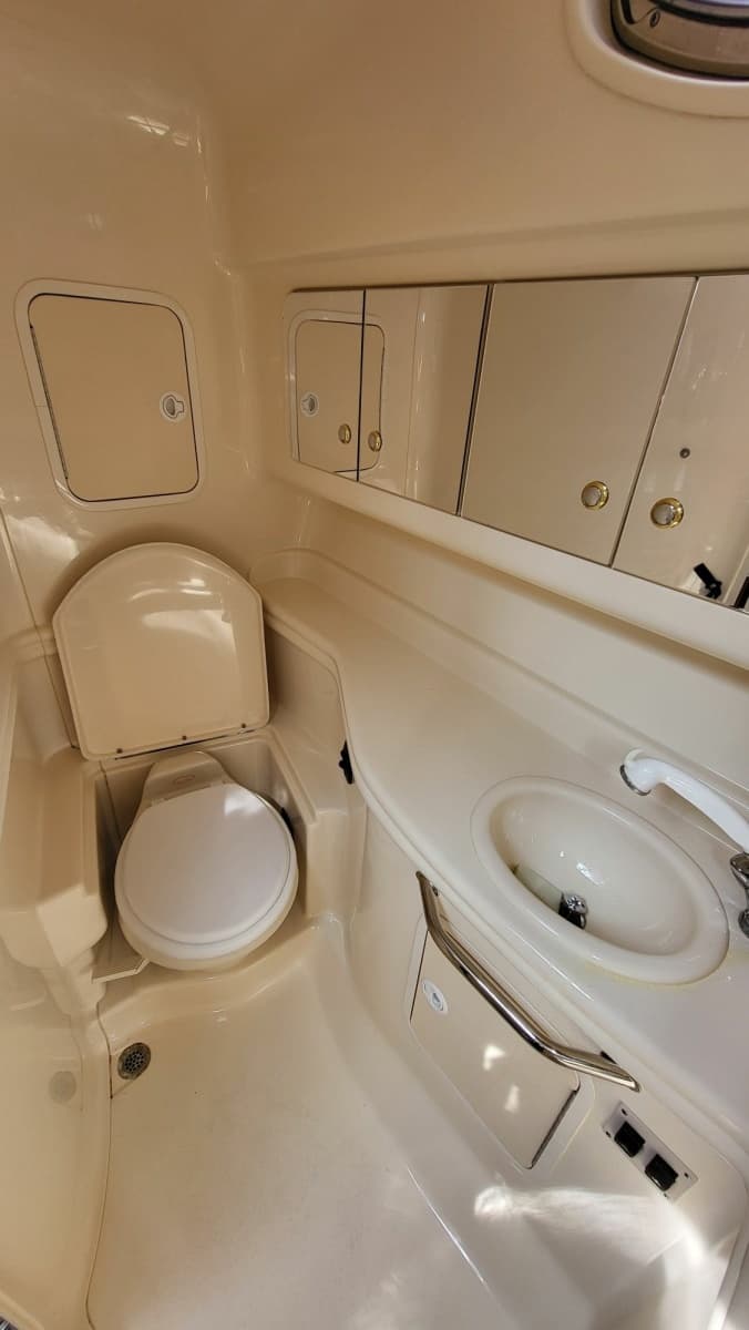 2003 Sea Ray 320 Sundancer - Photo 18
