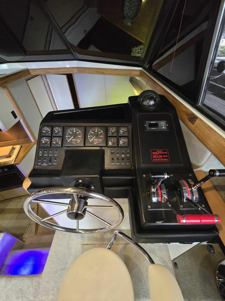 1990 Bayliner 4387 Motoryacht - Photo 20