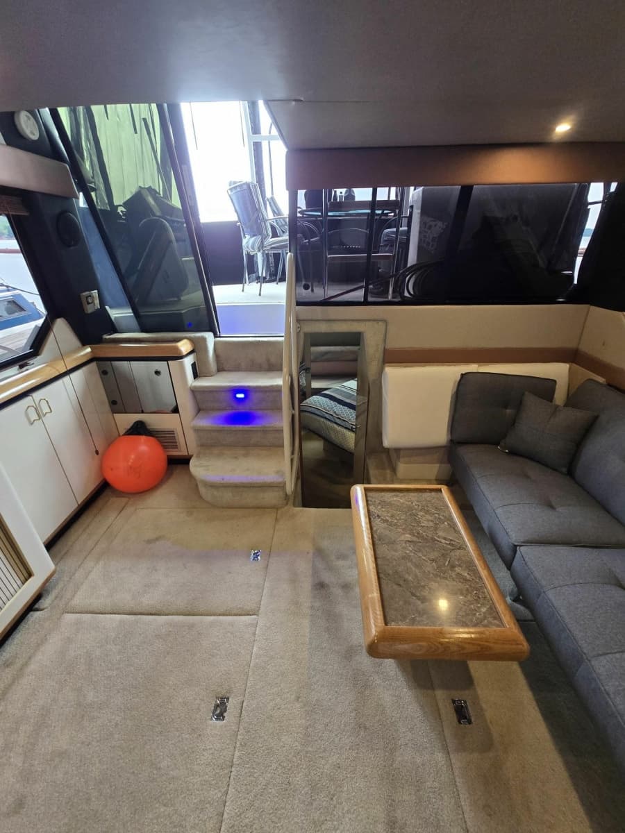 1990 Bayliner 4387 Motoryacht - Photo 9