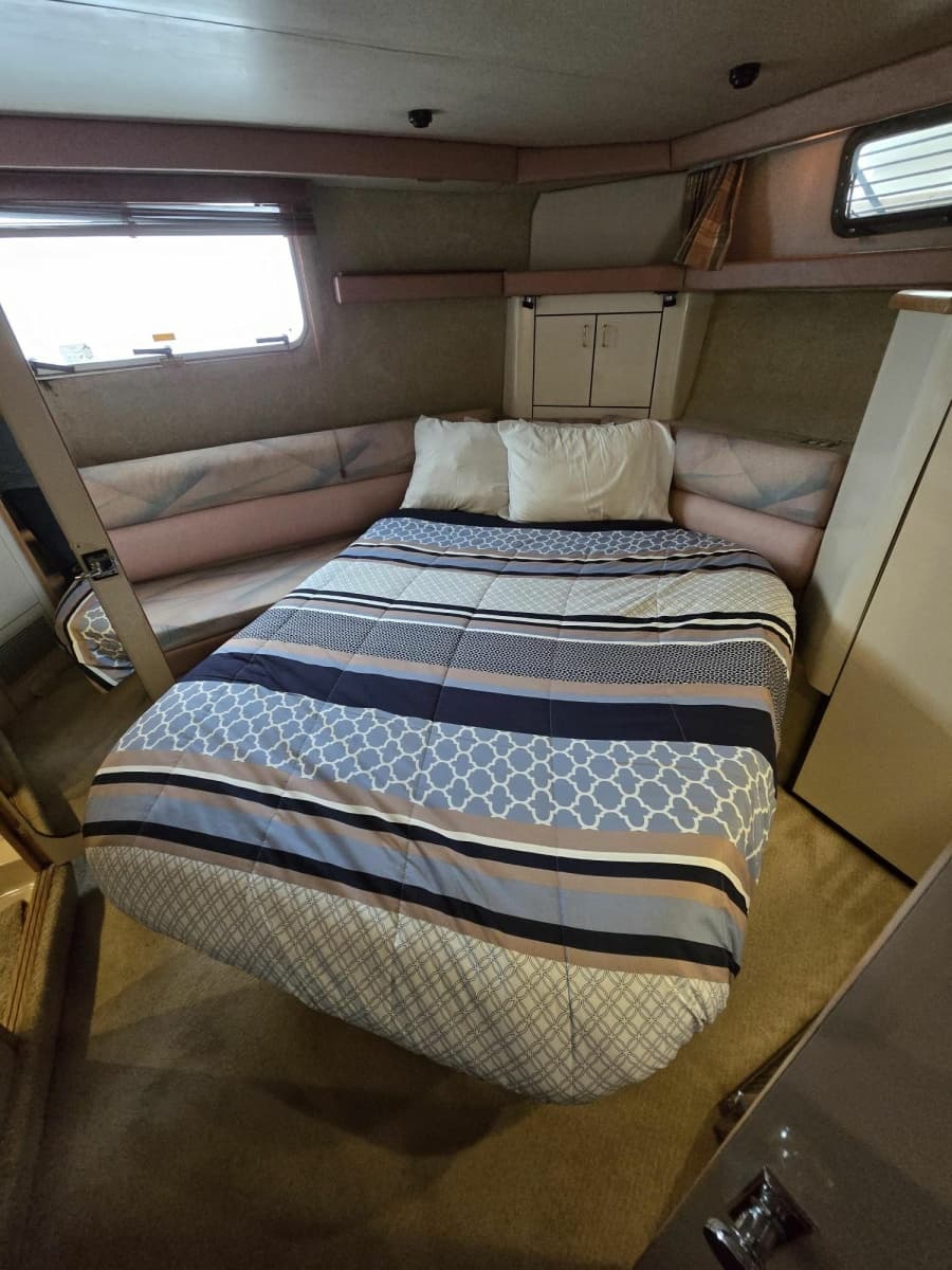 1990 Bayliner 4387 Motoryacht - Photo 21