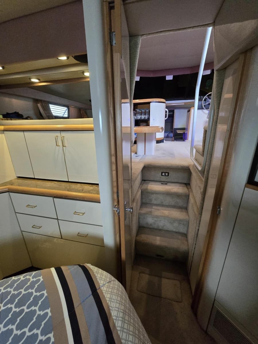 1990 Bayliner 4387 Motoryacht - Photo 14