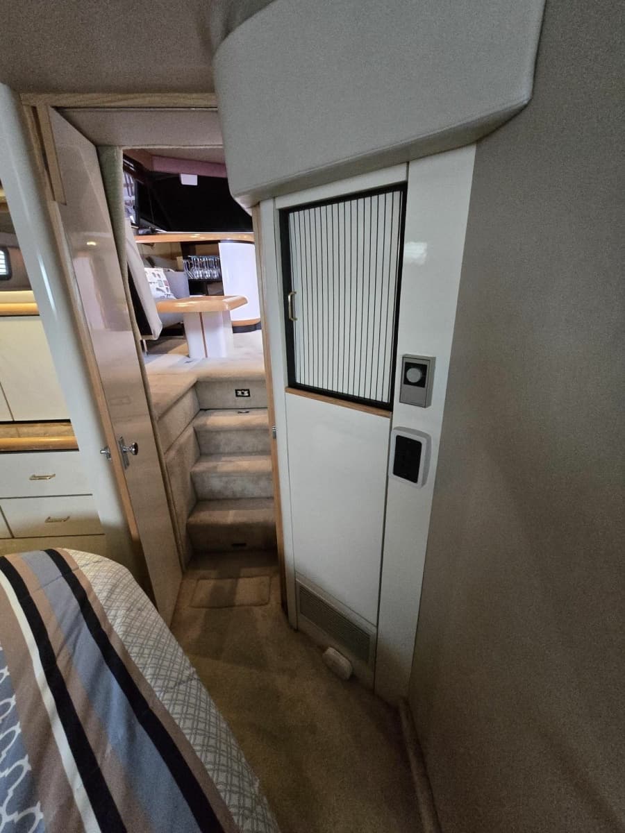 1990 Bayliner 4387 Motoryacht - Photo 15