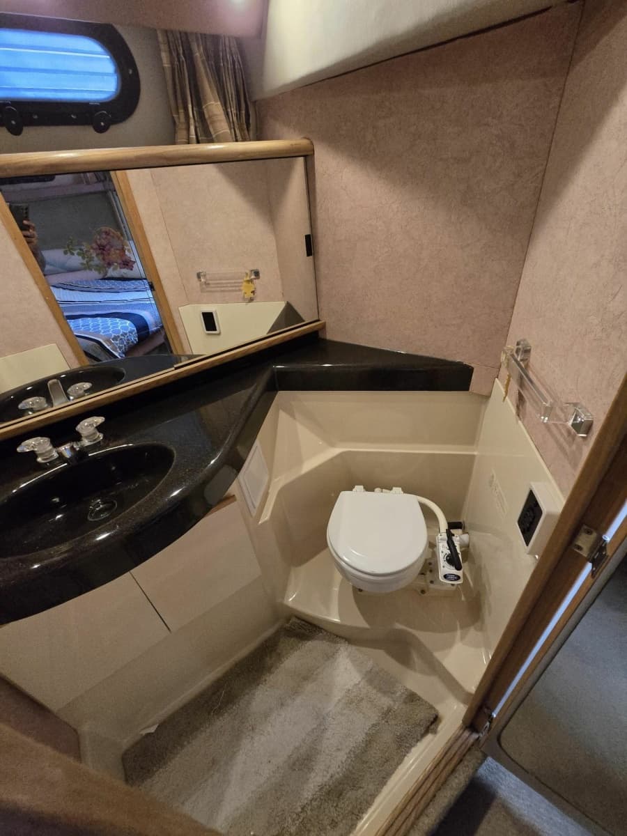 1990 Bayliner 4387 Motoryacht - Photo 16