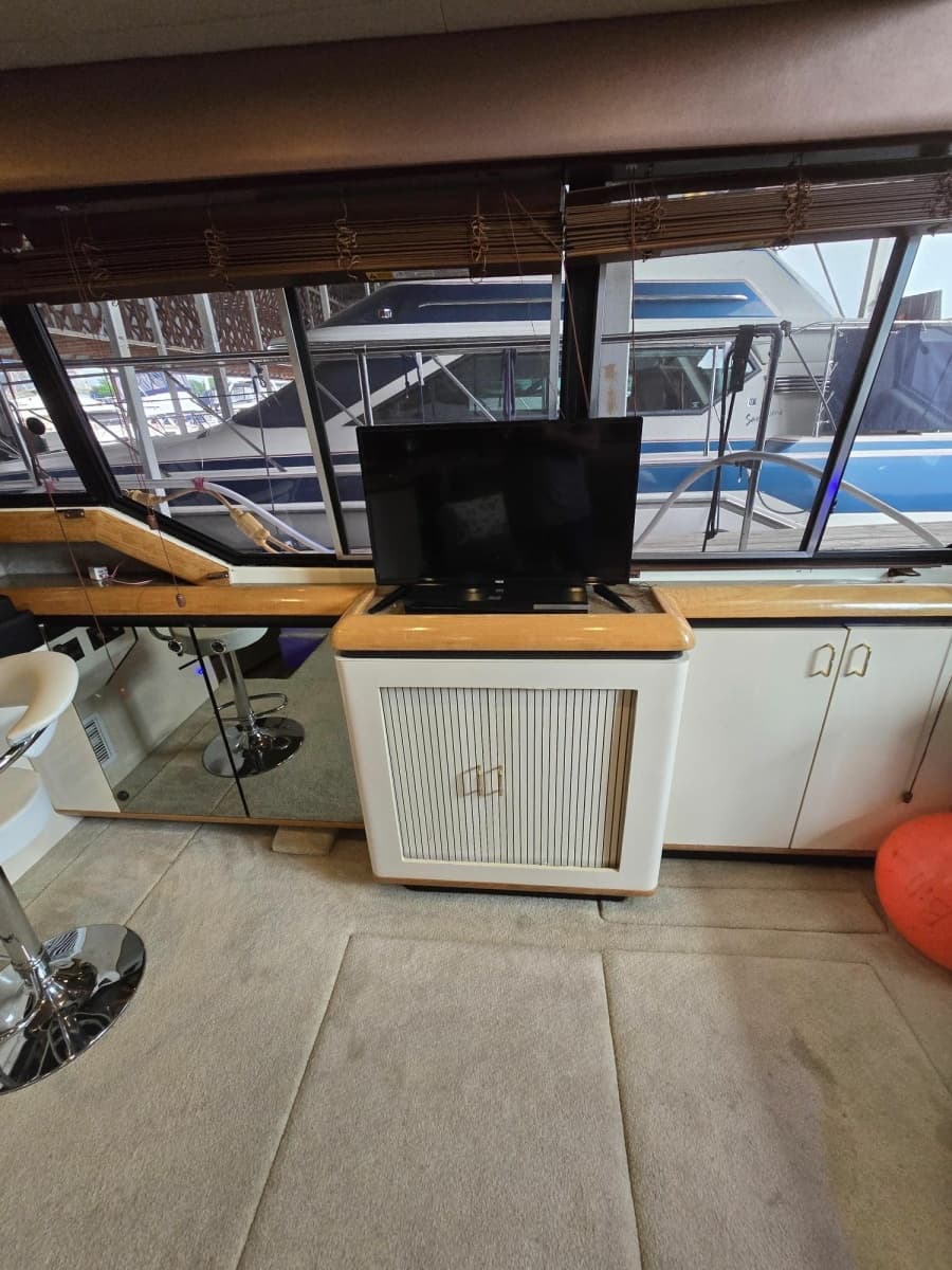 1990 Bayliner 4387 Motoryacht - Photo 19