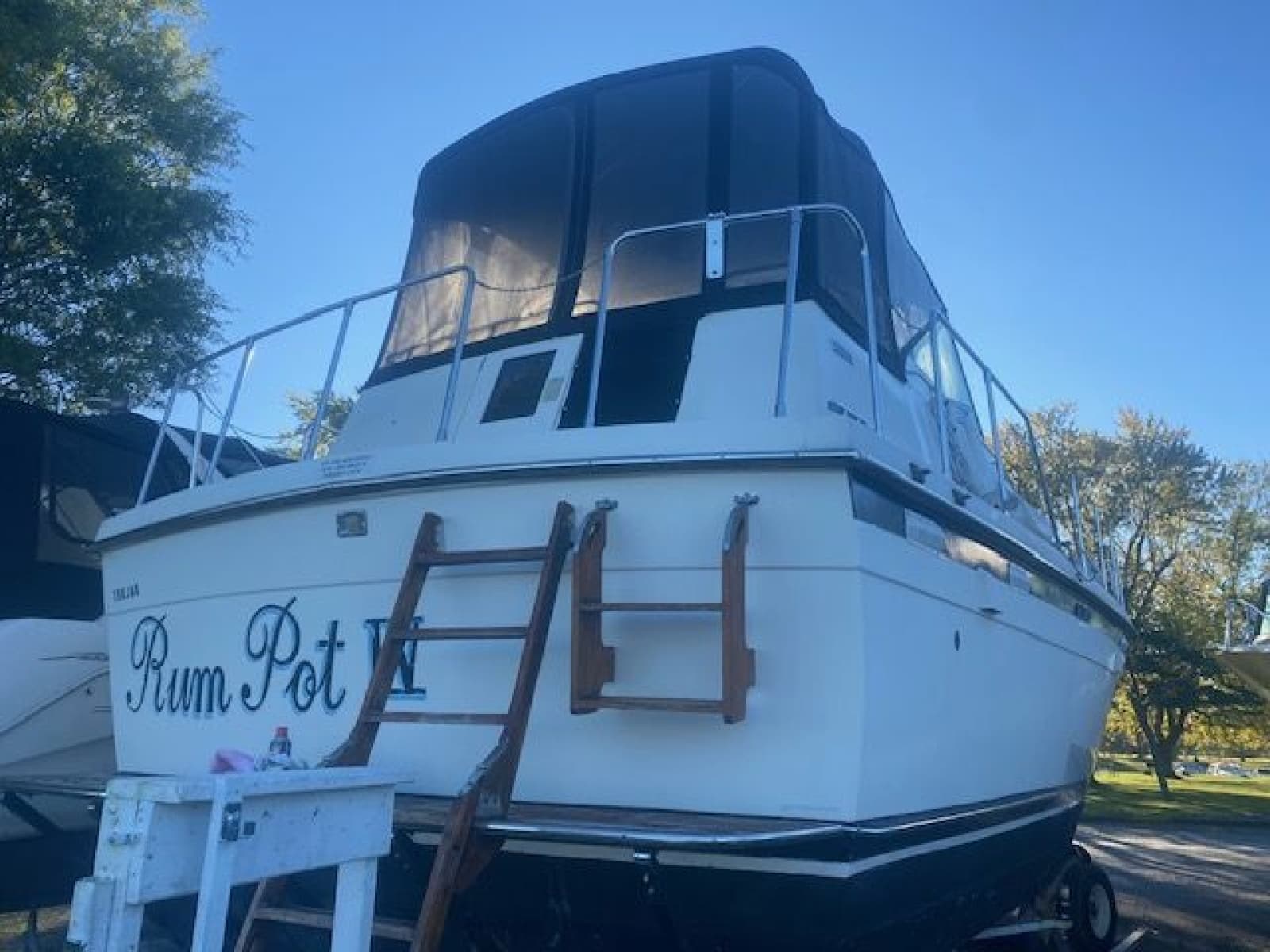 1977 Trojan 36 Tri-Cabin - Photo 7