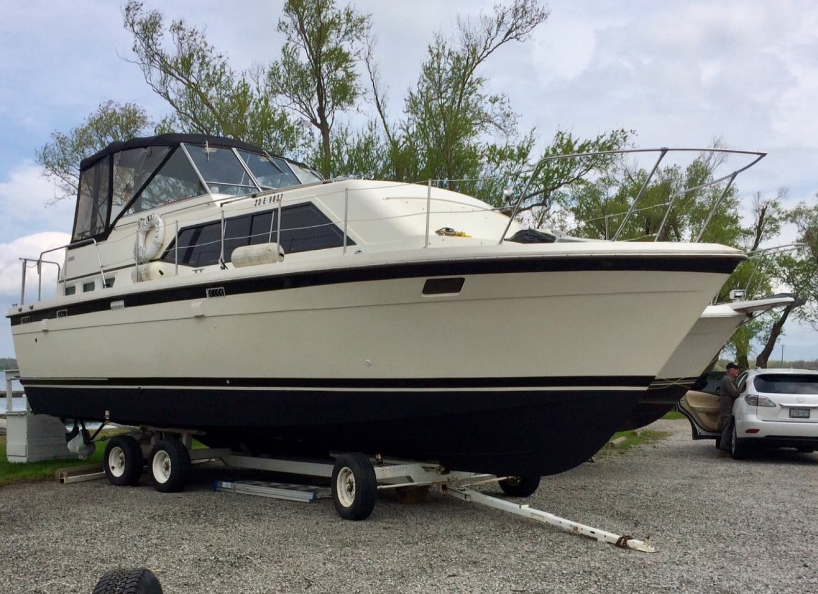 1977 Trojan 36 Tri-Cabin - Photo 6