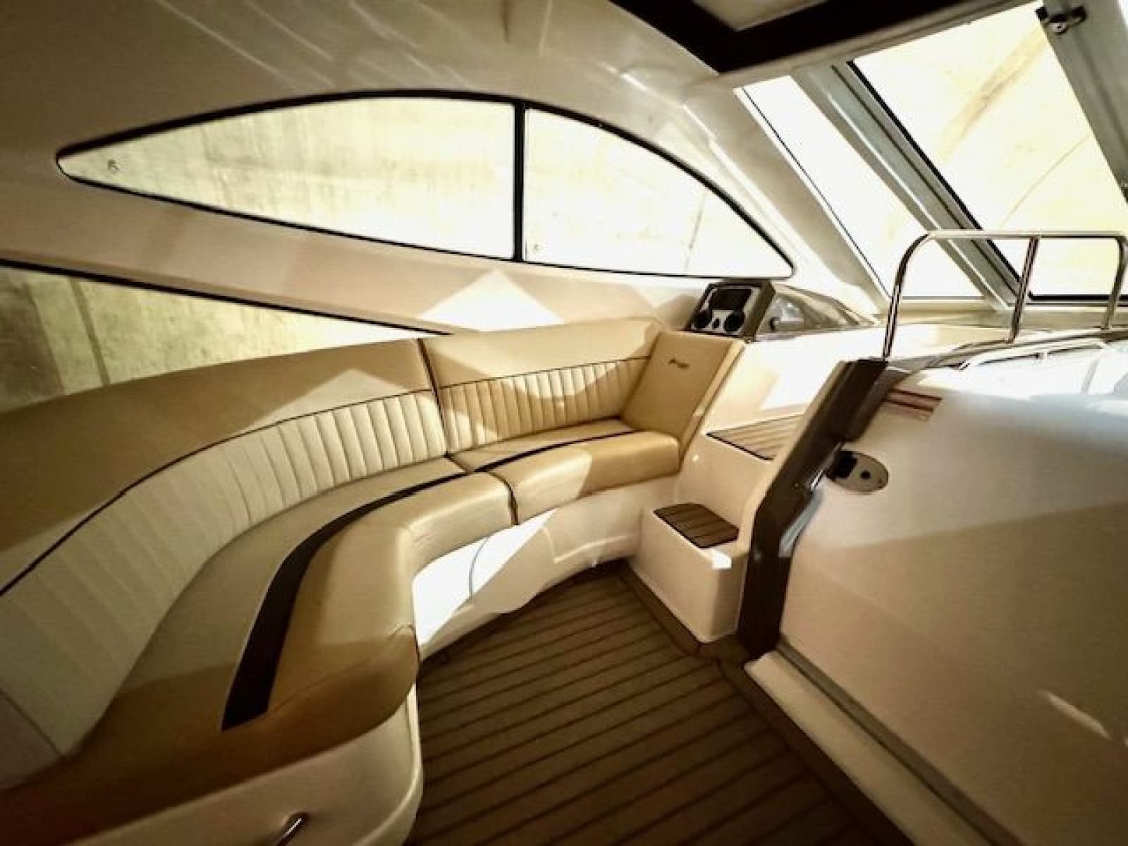 2013 Cruisers Yachts 540 Sports Coupe - Photo 11