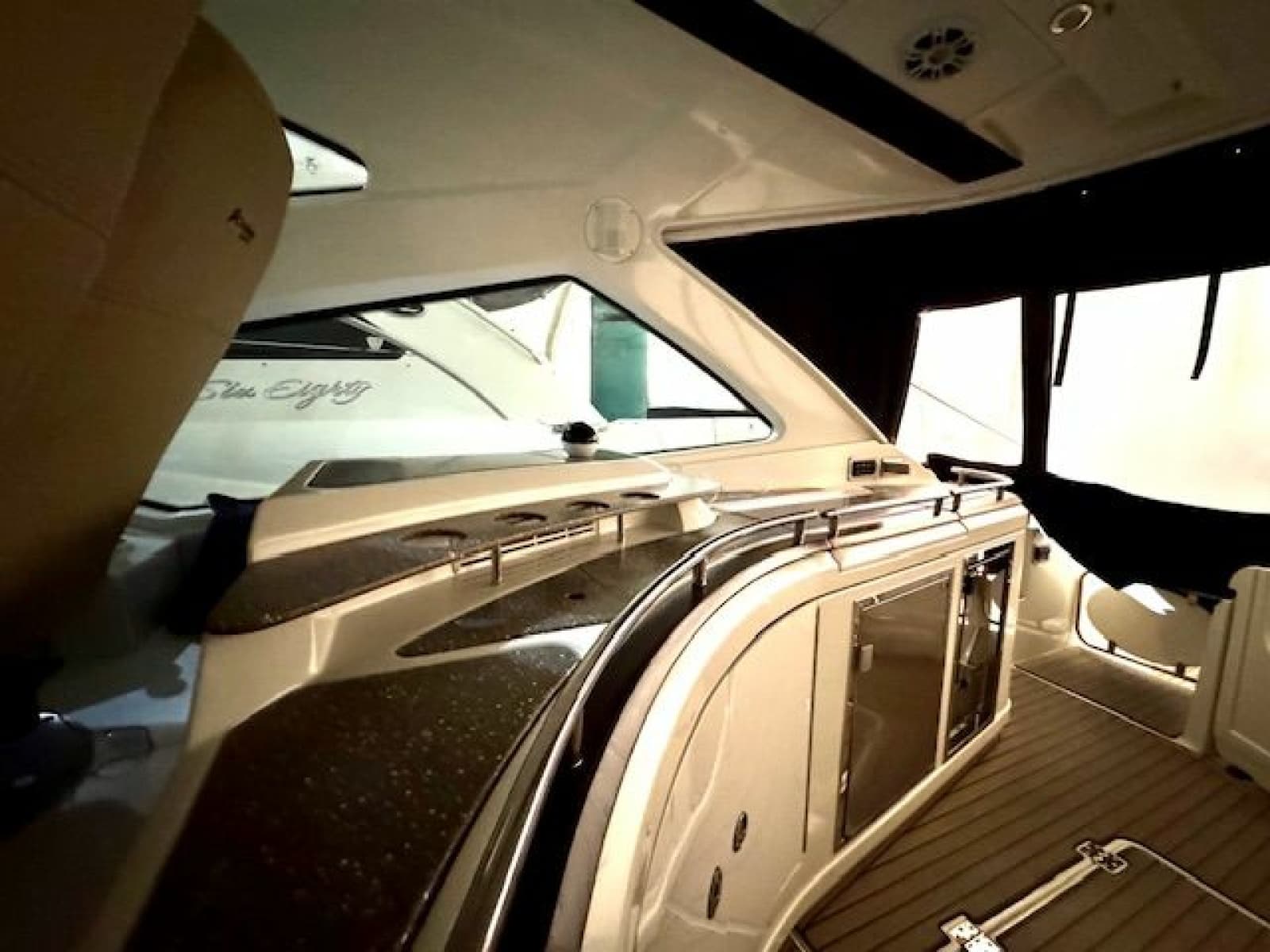 2013 Cruisers Yachts 540 Sports Coupe - Photo 16