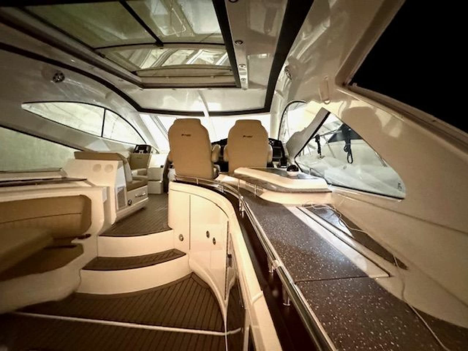 2013 Cruisers Yachts 540 Sports Coupe - Photo 12