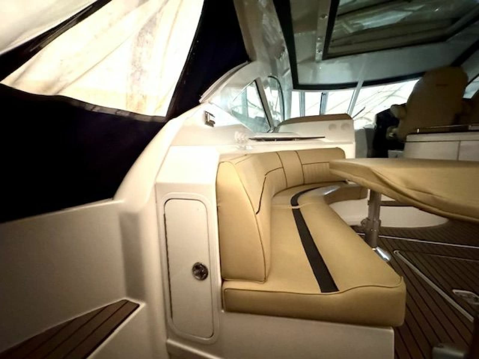 2013 Cruisers Yachts 540 Sports Coupe - Photo 14