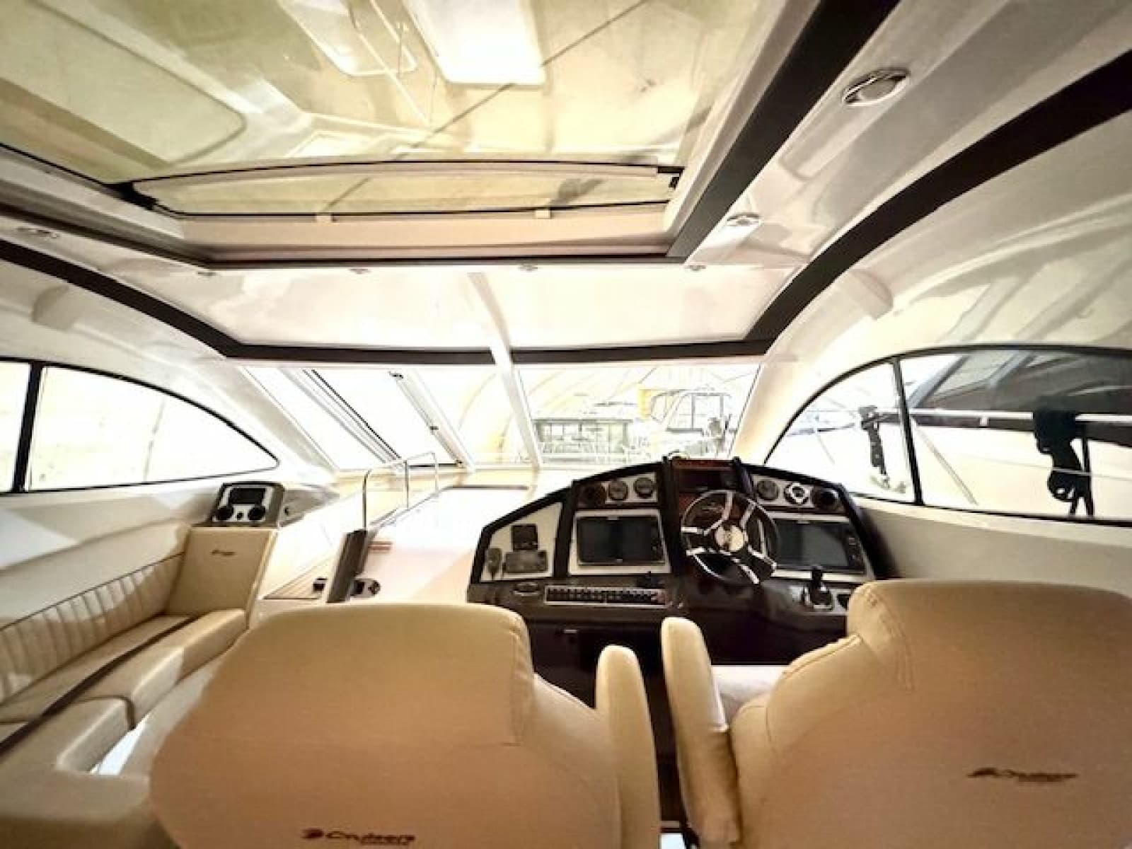 2013 Cruisers Yachts 540 Sports Coupe - Photo 18