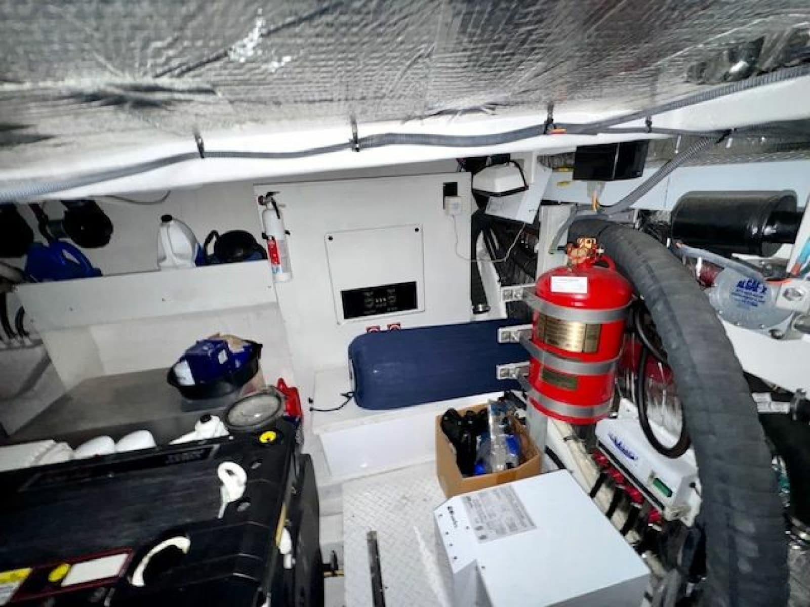 2013 Cruisers Yachts 540 Sports Coupe - Photo 32