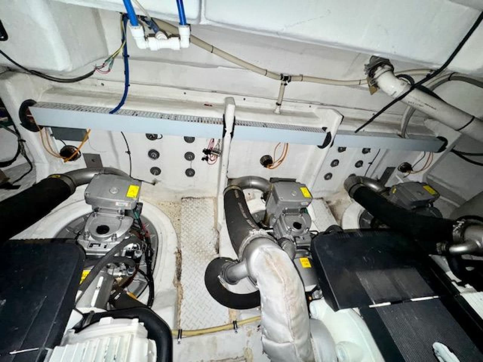 2013 Cruisers Yachts 540 Sports Coupe - Photo 33