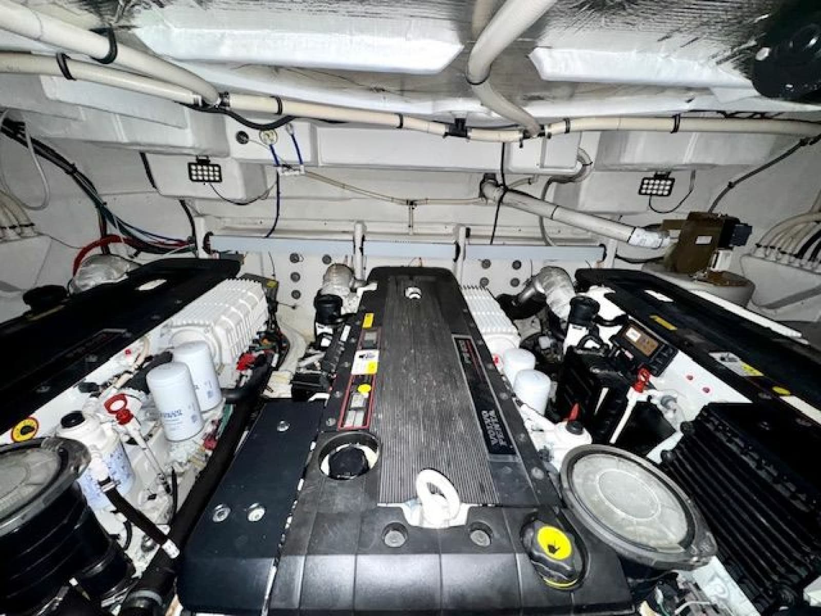 2013 Cruisers Yachts 540 Sports Coupe - Photo 36