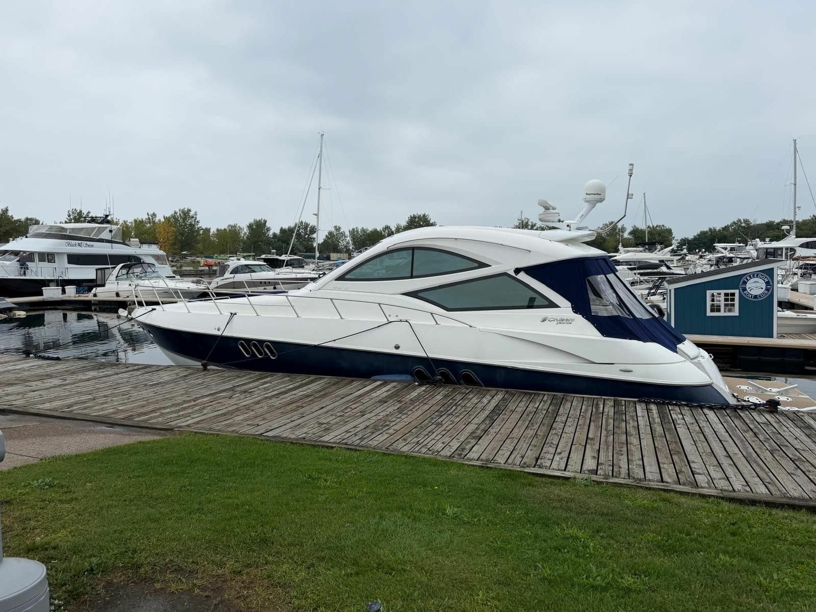 2013 Cruisers Yachts 540 Sports Coupe - Photo 3