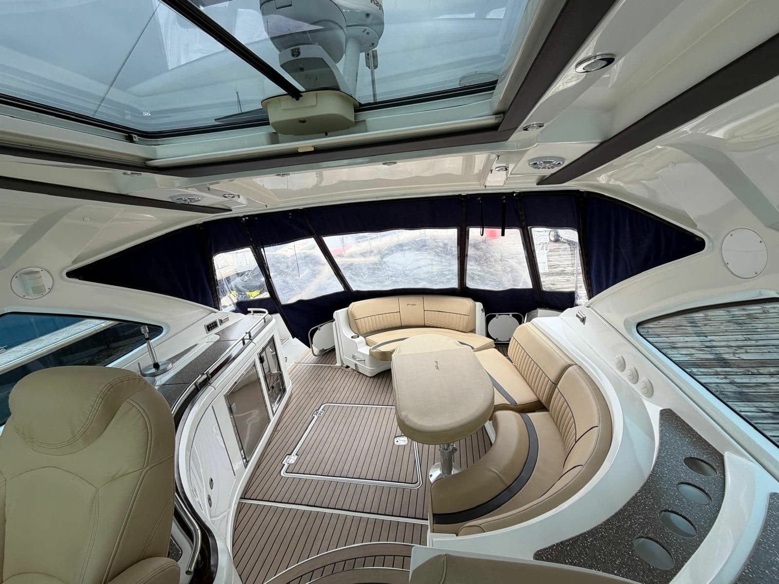 2013 Cruisers Yachts 540 Sports Coupe - Photo 9
