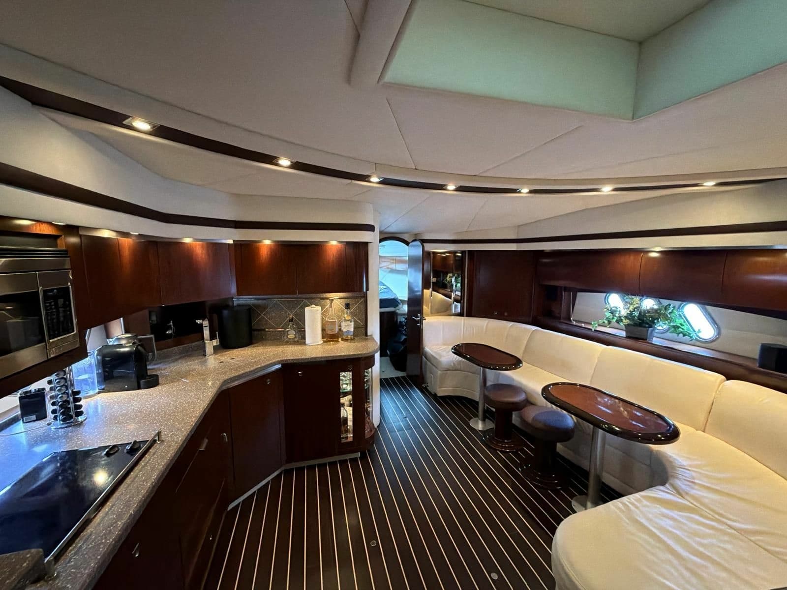 2013 Cruisers Yachts 540 Sports Coupe - Photo 28