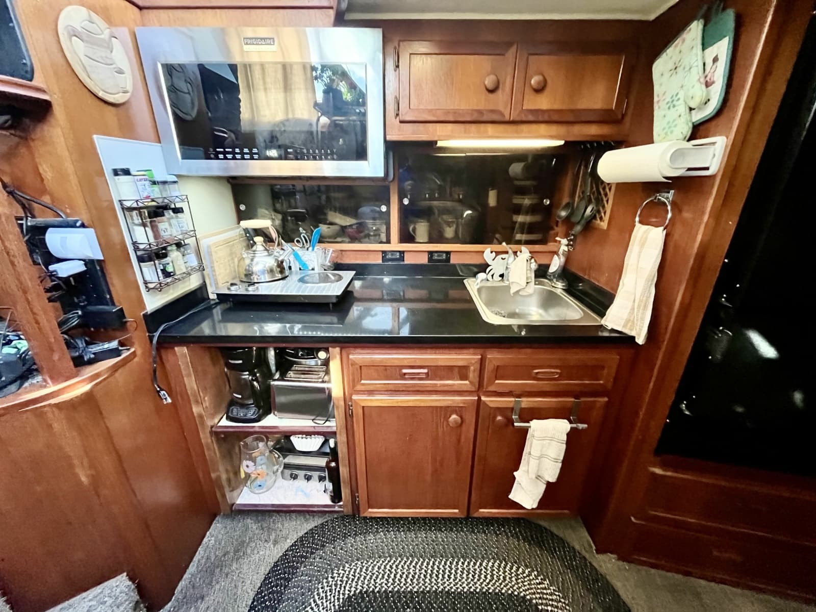 1983 Uniflite Double Cabin - Photo 22
