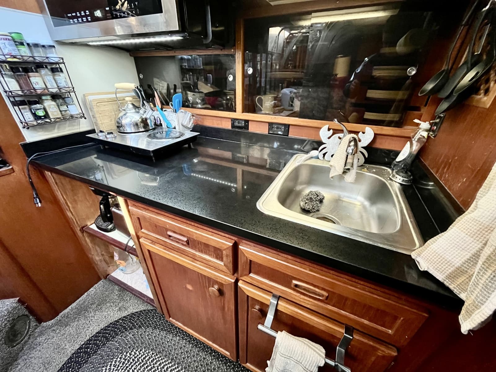 1983 Uniflite Double Cabin - Photo 23