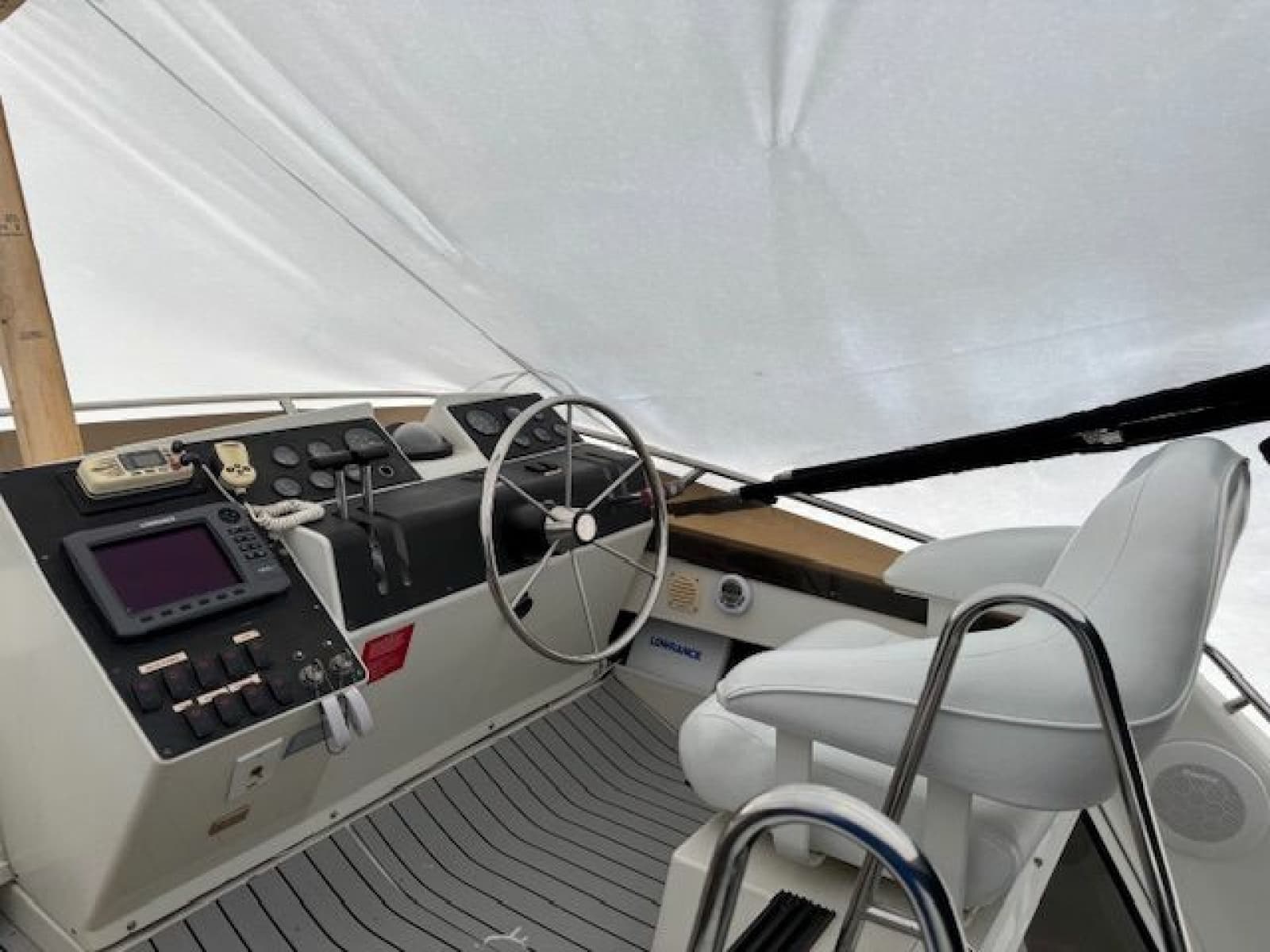 1995 Carver 325 Motor Yacht - Photo 5