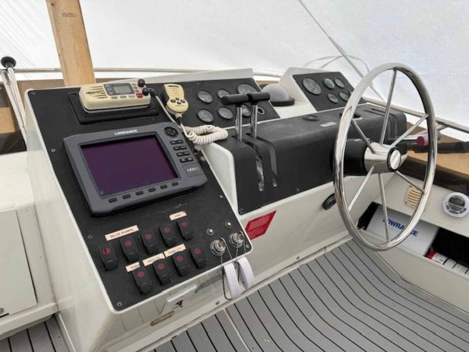 1995 Carver 325 Motor Yacht - Photo 7