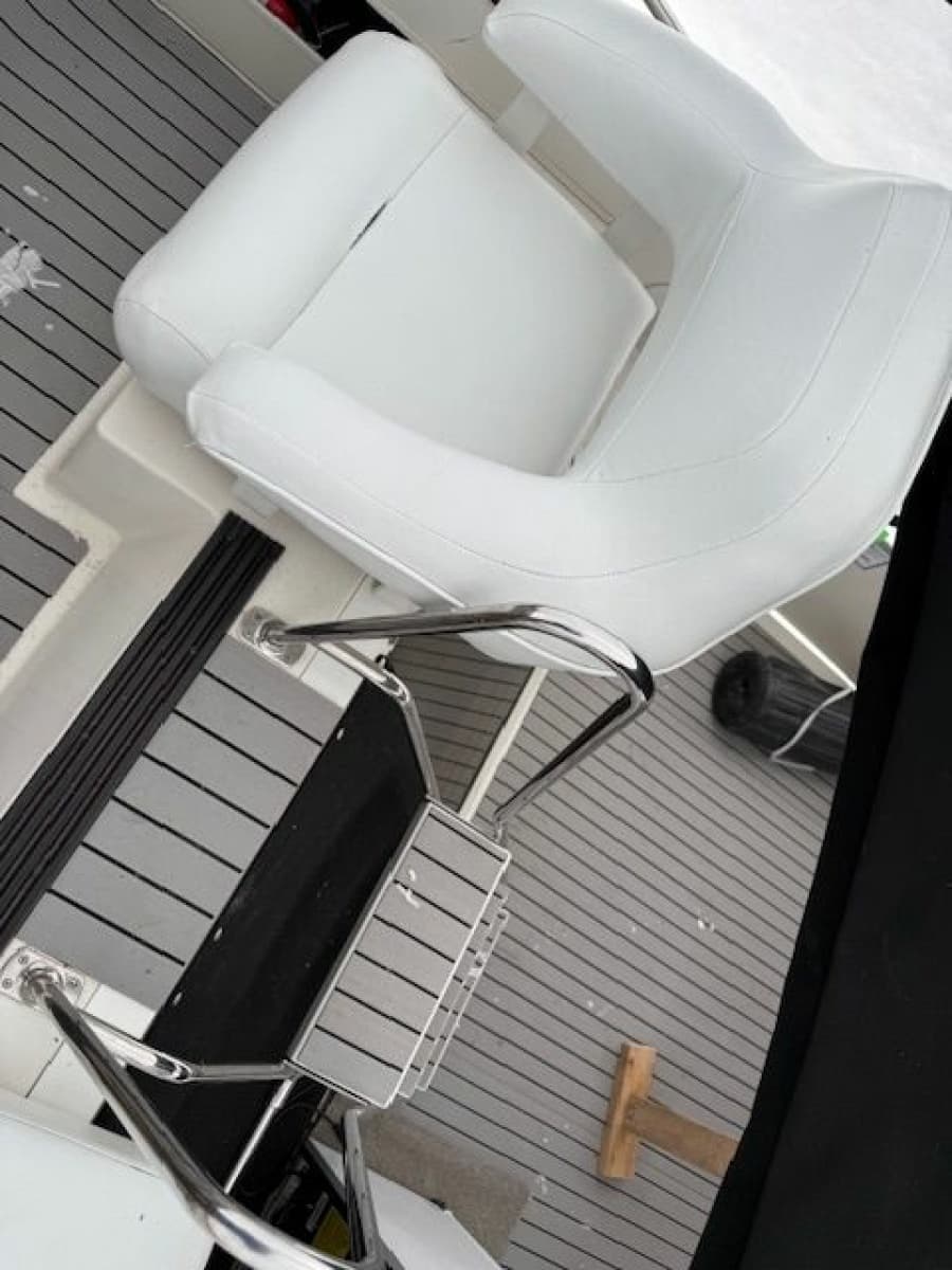 1995 Carver 325 Motor Yacht - Photo 13