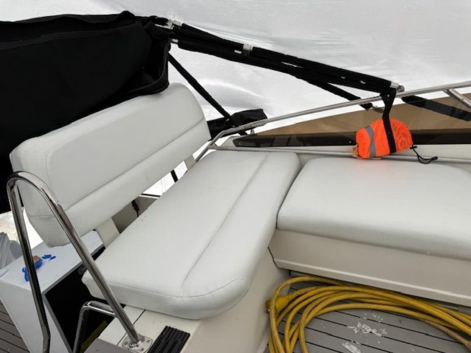 1995 Carver 325 Motor Yacht - Photo 14
