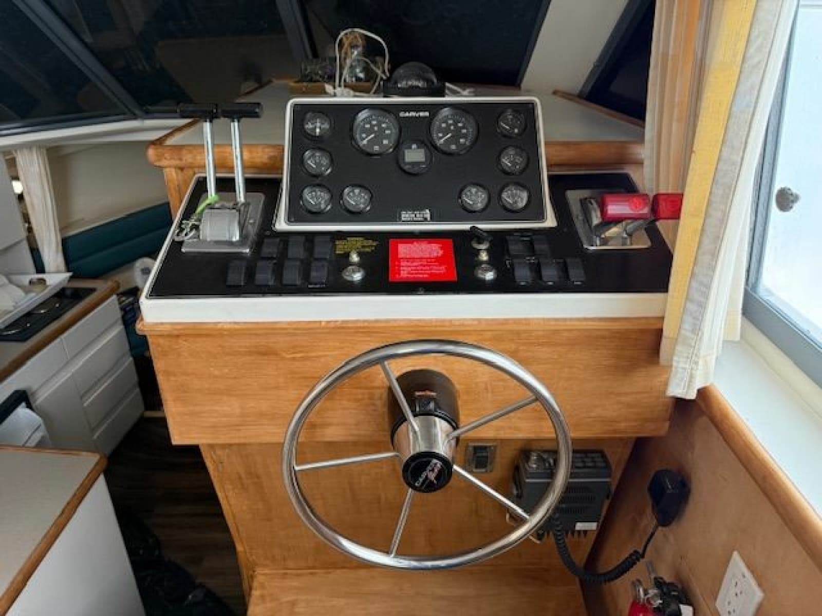 1995 Carver 325 Motor Yacht - Photo 16