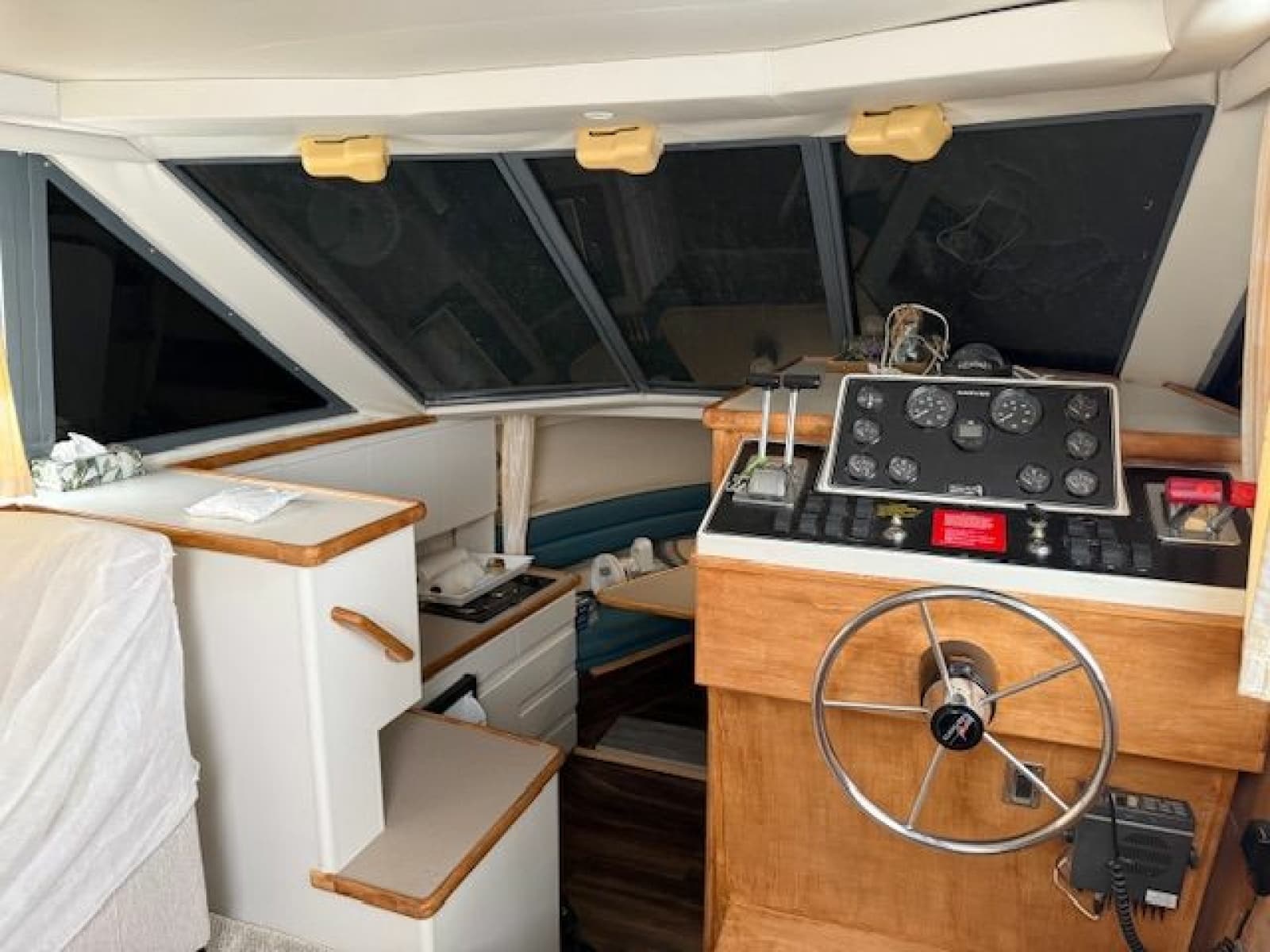 1995 Carver 325 Motor Yacht - Photo 17