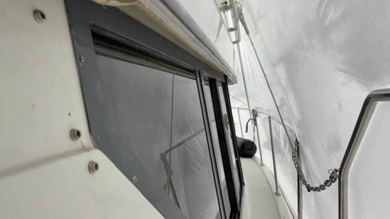 1995 Carver 325 Motor Yacht - Photo 40