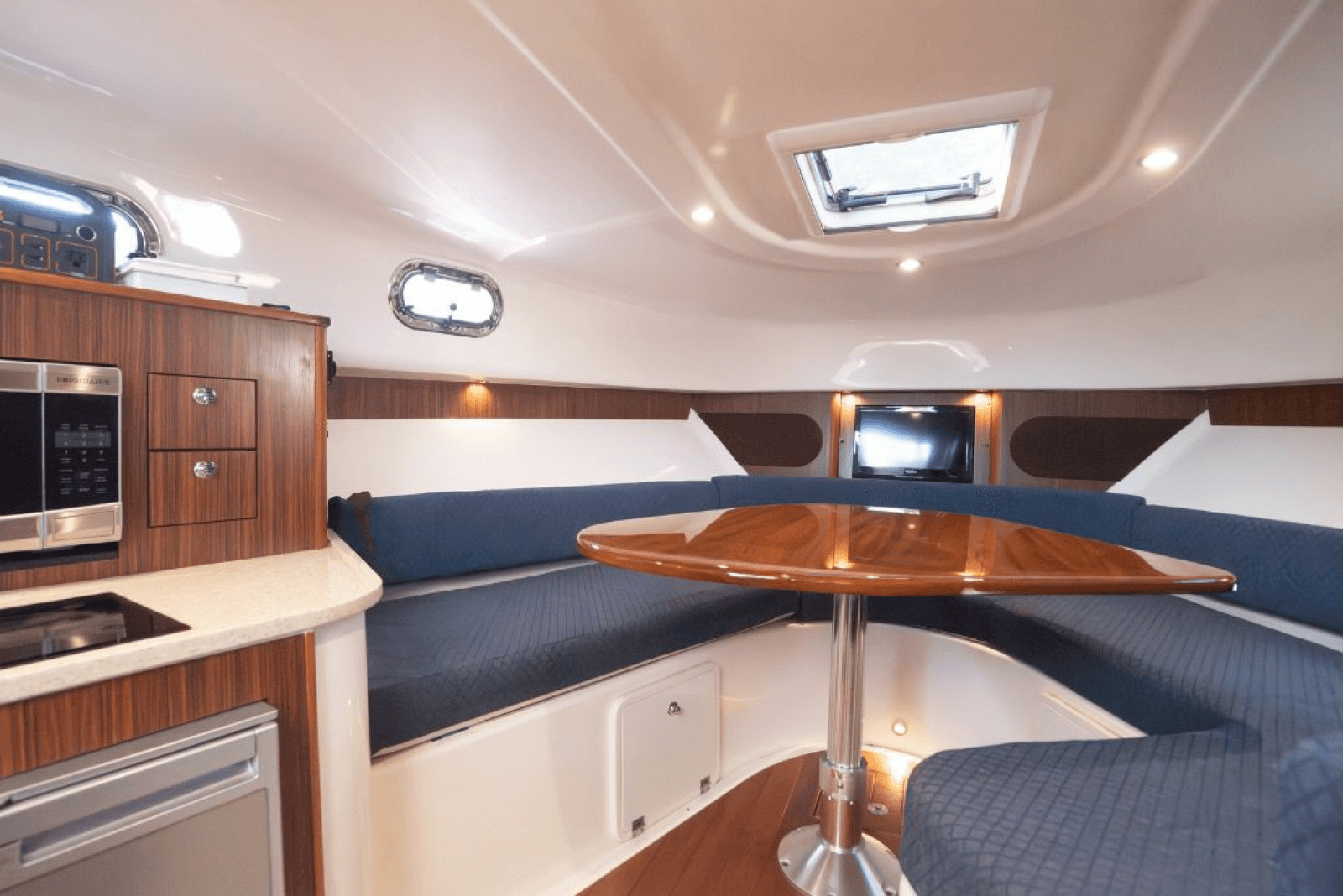 2015 Pursuit 345 Offshore - Photo 32
