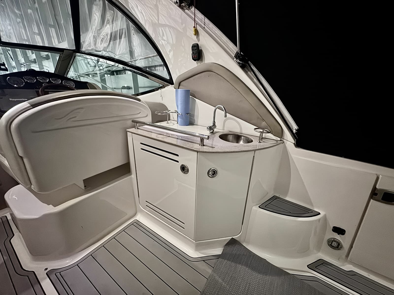 2007 Sea Ray 290 Sundancer - Photo 11