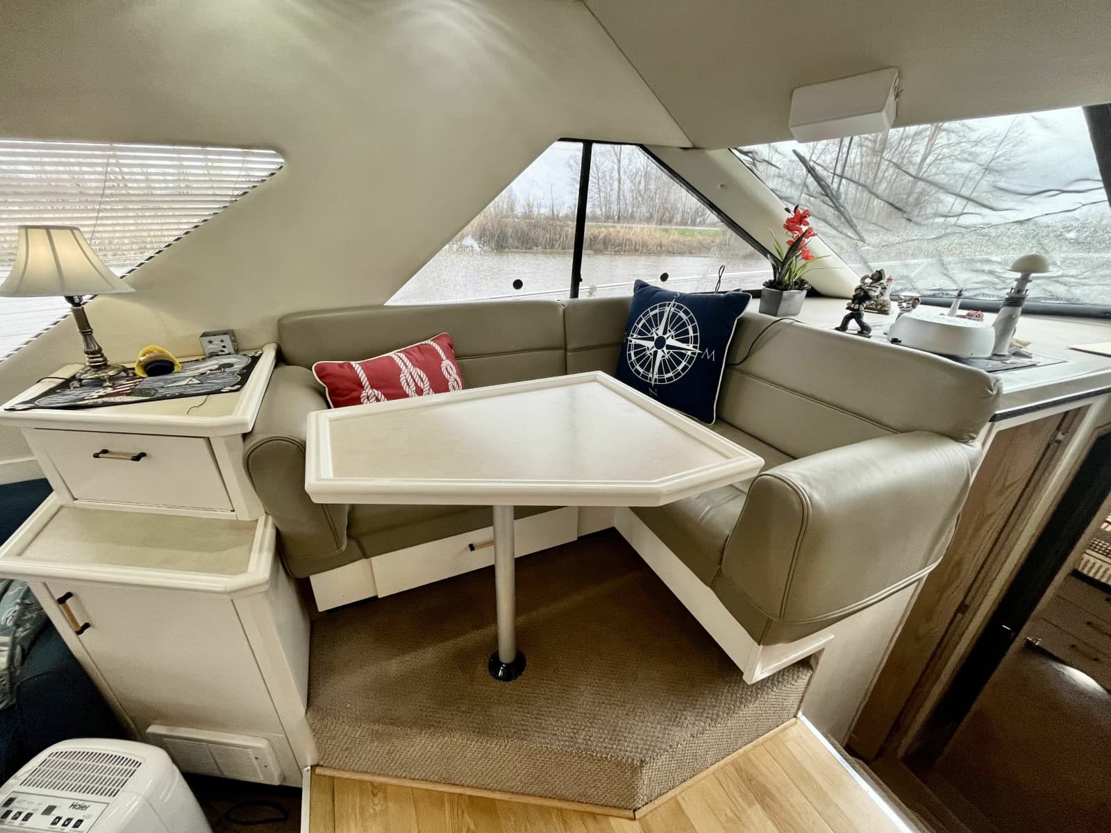 1996 Bayliner 3988 - Photo 24