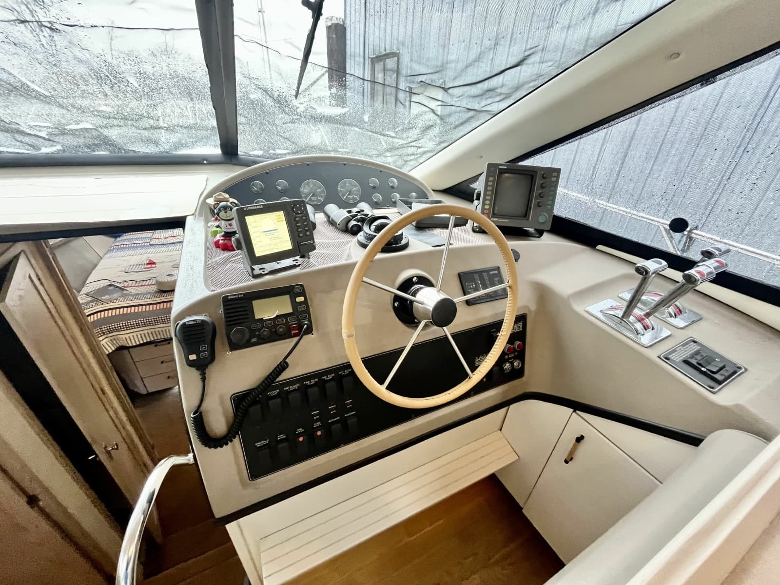 1996 Bayliner 3988 - Photo 36